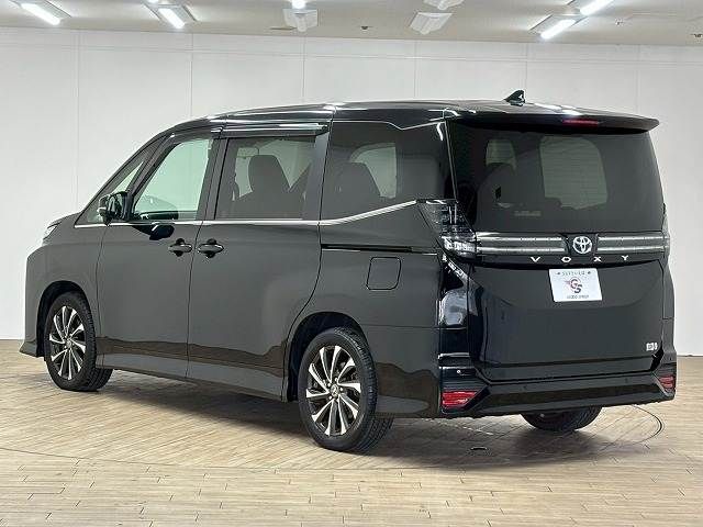 VOXY HYBRID