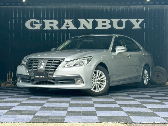 CROWN sedan