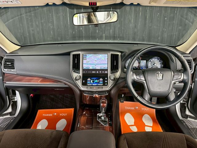 CROWN sedan