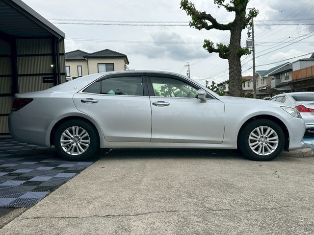CROWN sedan