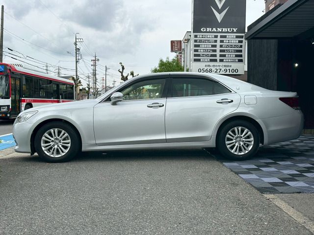 CROWN sedan
