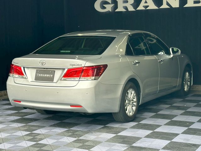 CROWN sedan