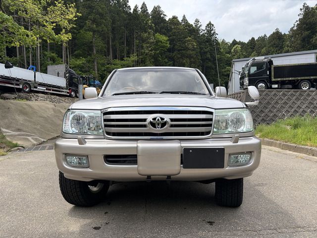 LANDCRUISER van