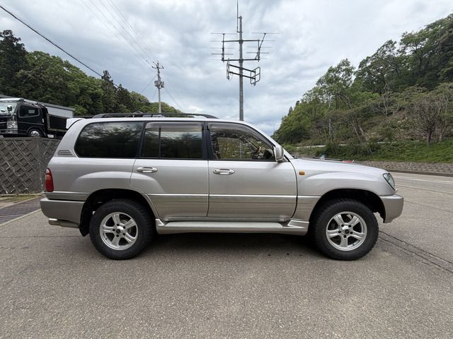 LANDCRUISER van