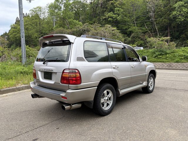 LANDCRUISER van