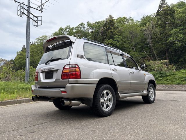 LANDCRUISER van