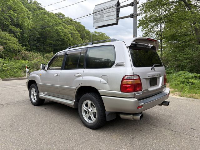 LANDCRUISER van