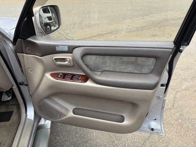 LANDCRUISER van