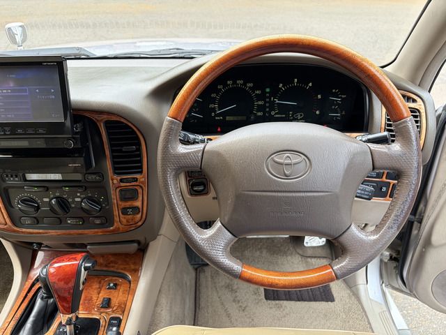 LANDCRUISER van