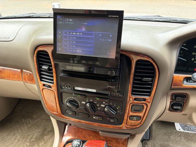 LANDCRUISER van