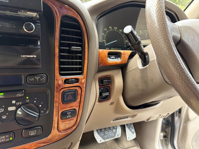 LANDCRUISER van