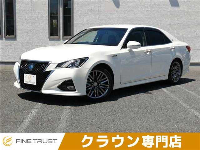 CROWN sedan hybrid