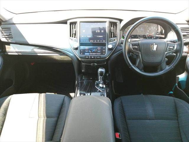 CROWN sedan hybrid