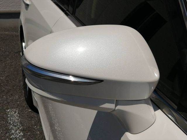 CROWN sedan hybrid