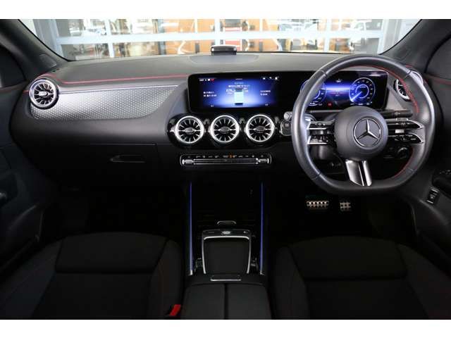 MERCEDES BENZ EQA