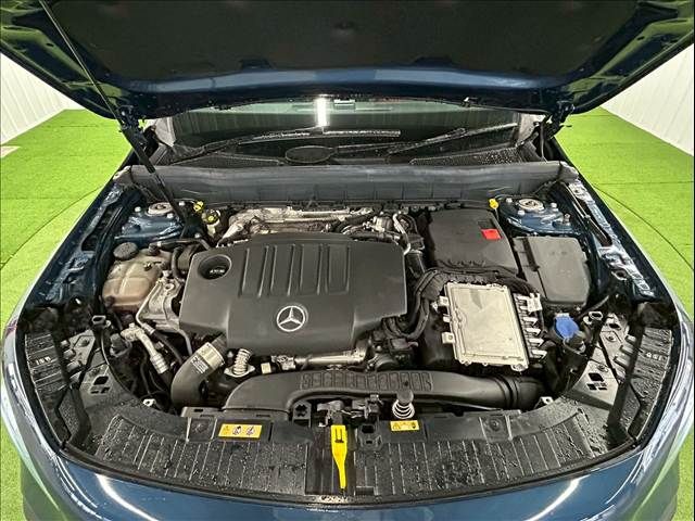 MERCEDES BENZ GLB