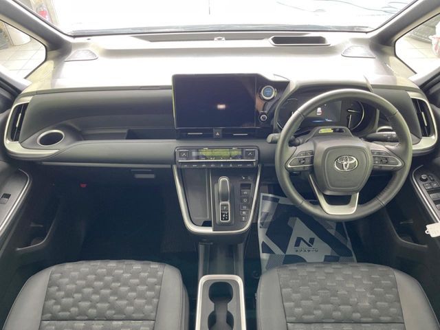 VOXY HYBRID