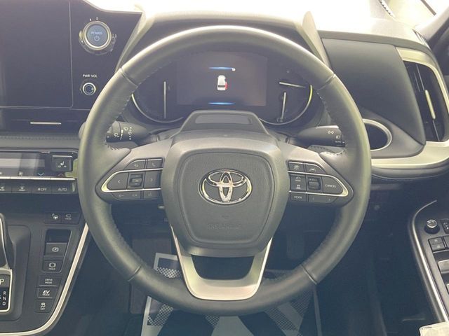 VOXY HYBRID