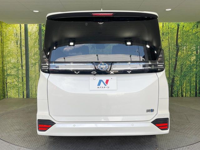 VOXY HYBRID