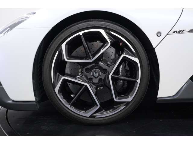 MASERATI MC20