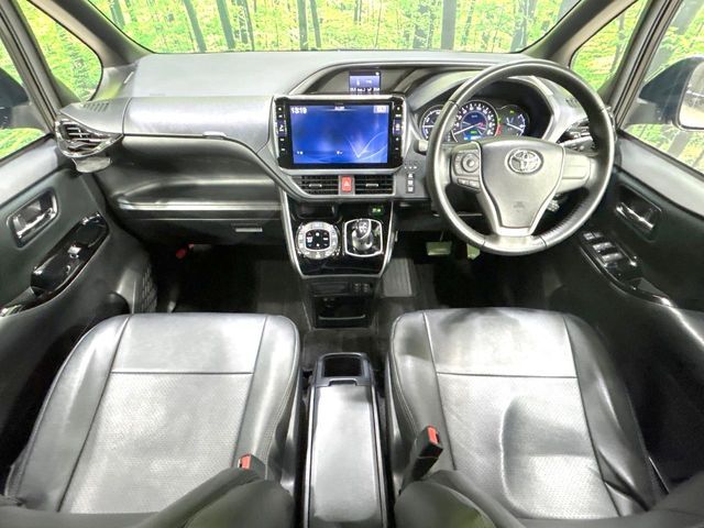 VOXY HYBRID