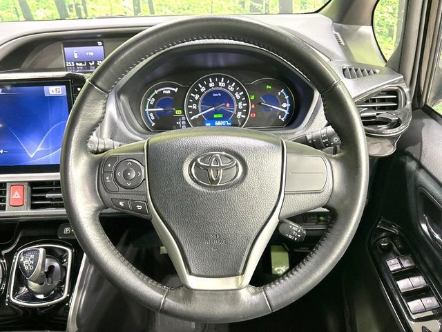 VOXY HYBRID