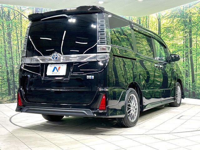 VOXY HYBRID