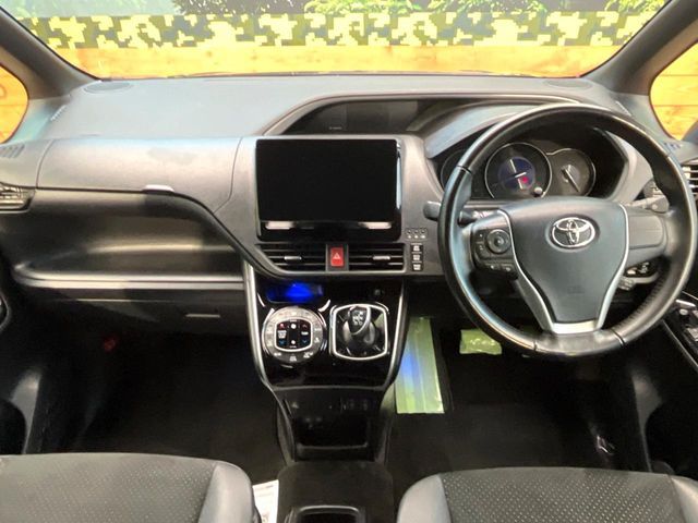 VOXY HYBRID