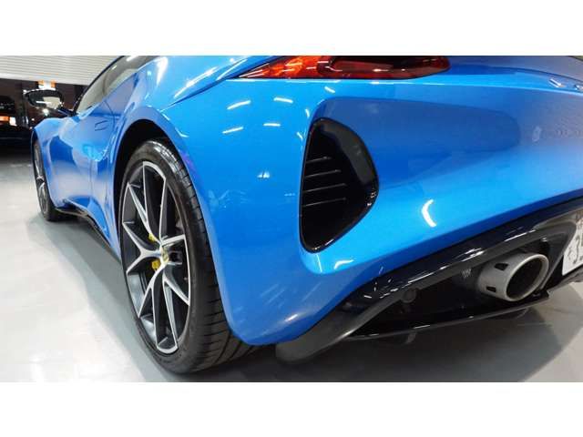 LOTUS EMIRA