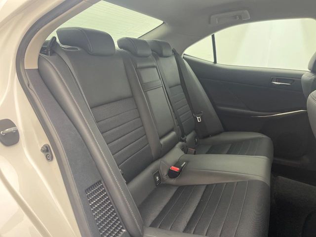 LEXUS IS300h