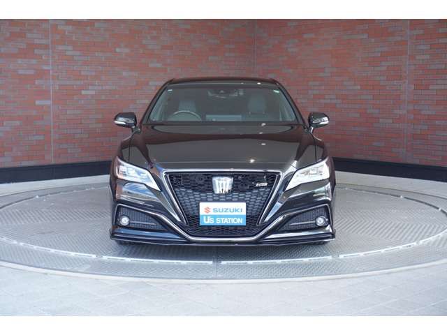 CROWN sedan hybrid