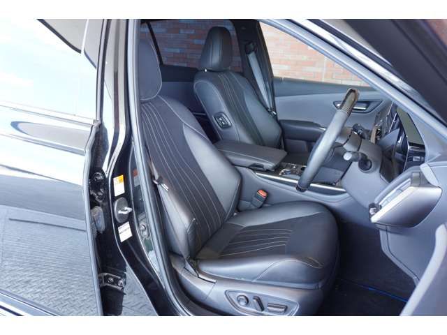 CROWN sedan hybrid