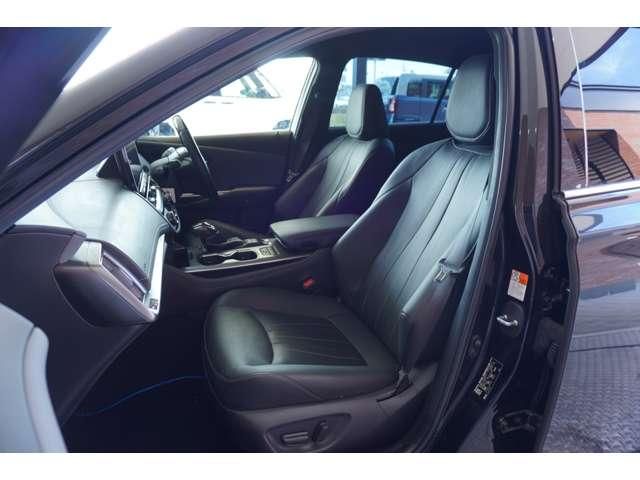CROWN sedan hybrid