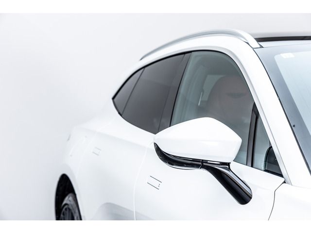 ASTON MARTIN SUV