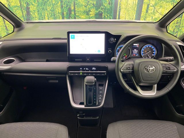 VOXY HYBRID