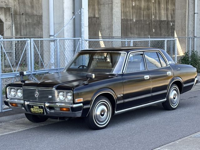 CROWN sedan