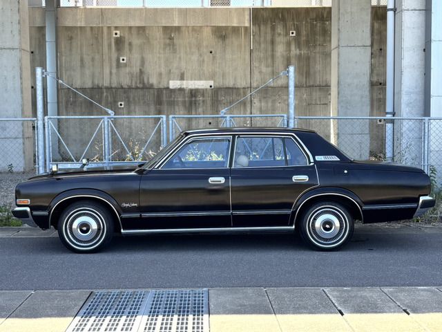 CROWN sedan