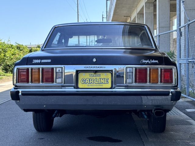 CROWN sedan