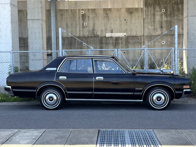 CROWN sedan
