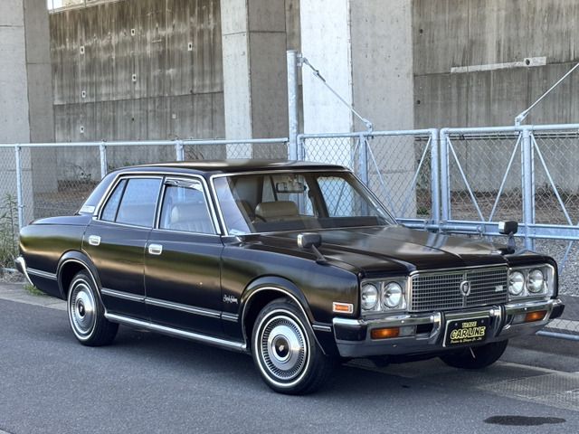 CROWN sedan