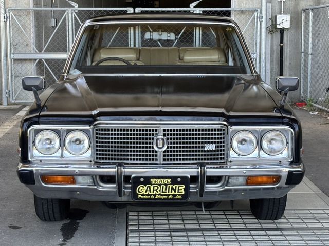 CROWN sedan