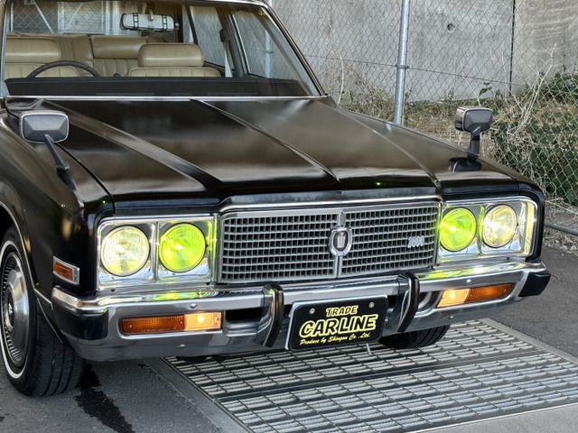 CROWN sedan