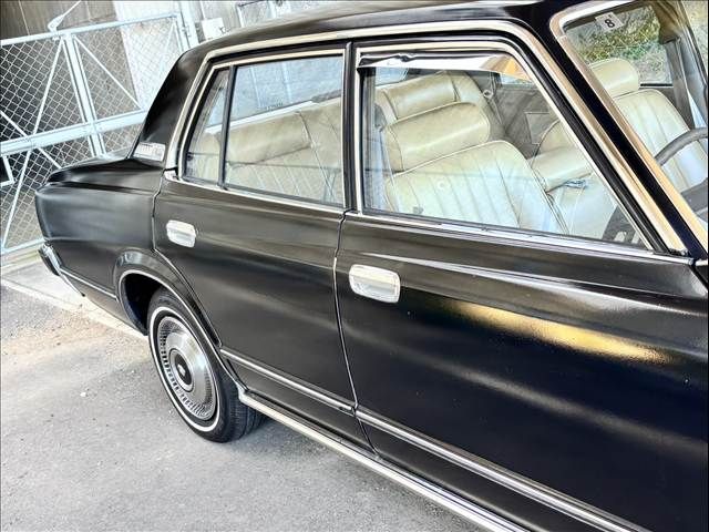 CROWN sedan