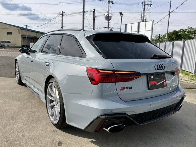 AUDI RS6 AVANT