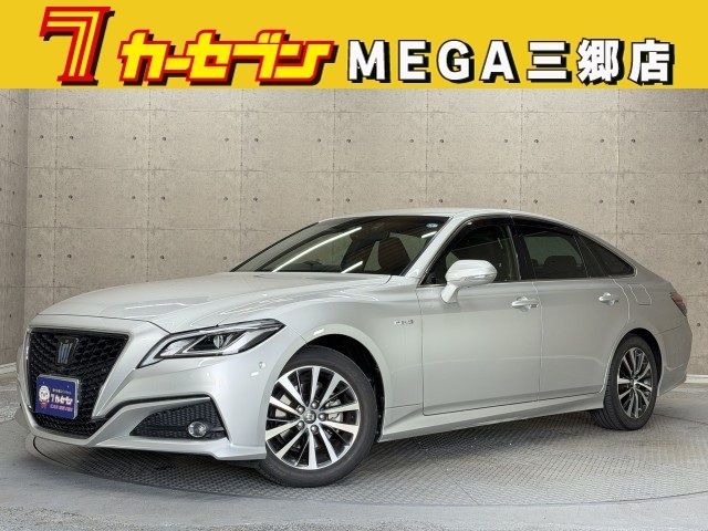 CROWN sedan hybrid