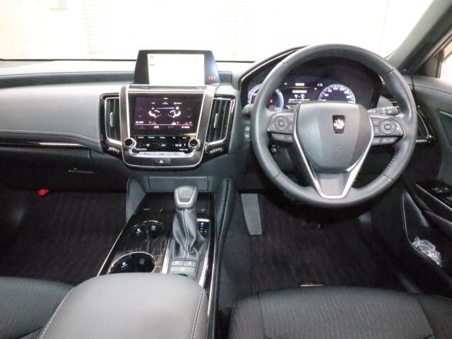 CROWN sedan hybrid