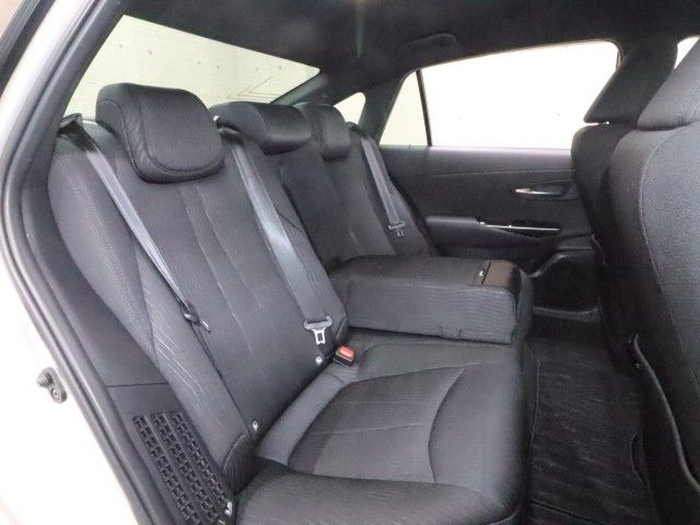 CROWN sedan hybrid