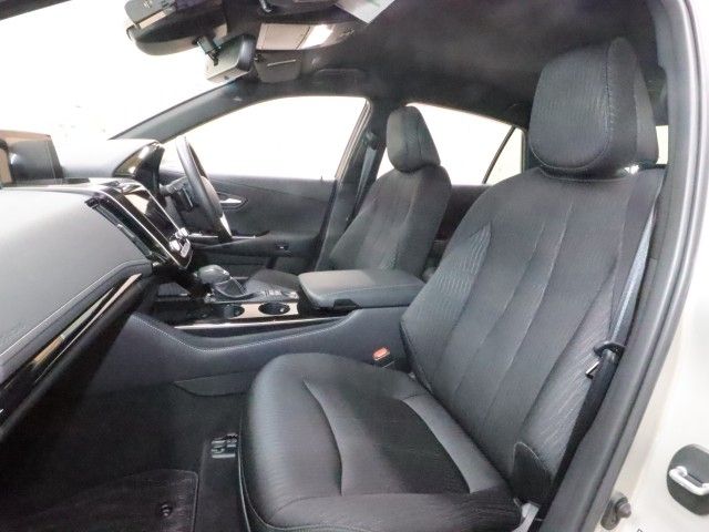 CROWN sedan hybrid