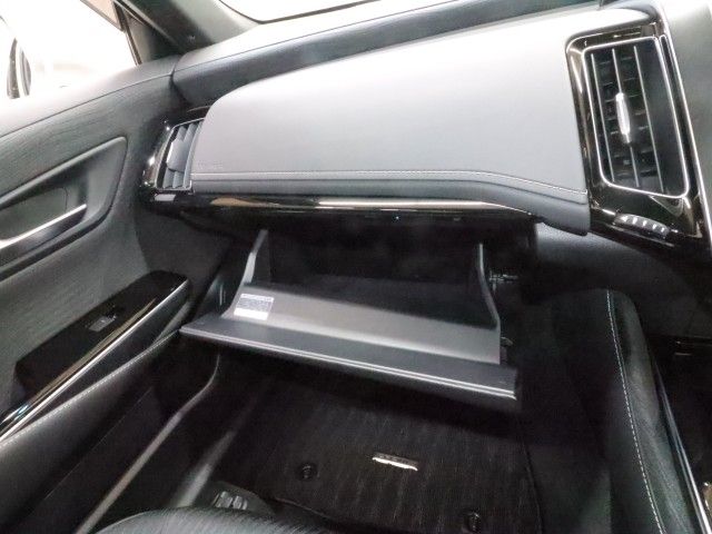 CROWN sedan hybrid