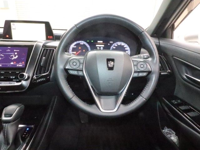 CROWN sedan hybrid
